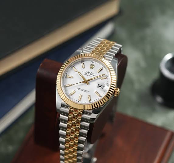 50% Off !!! Two tone Watch Available in best Price!! | LIMTED Stock